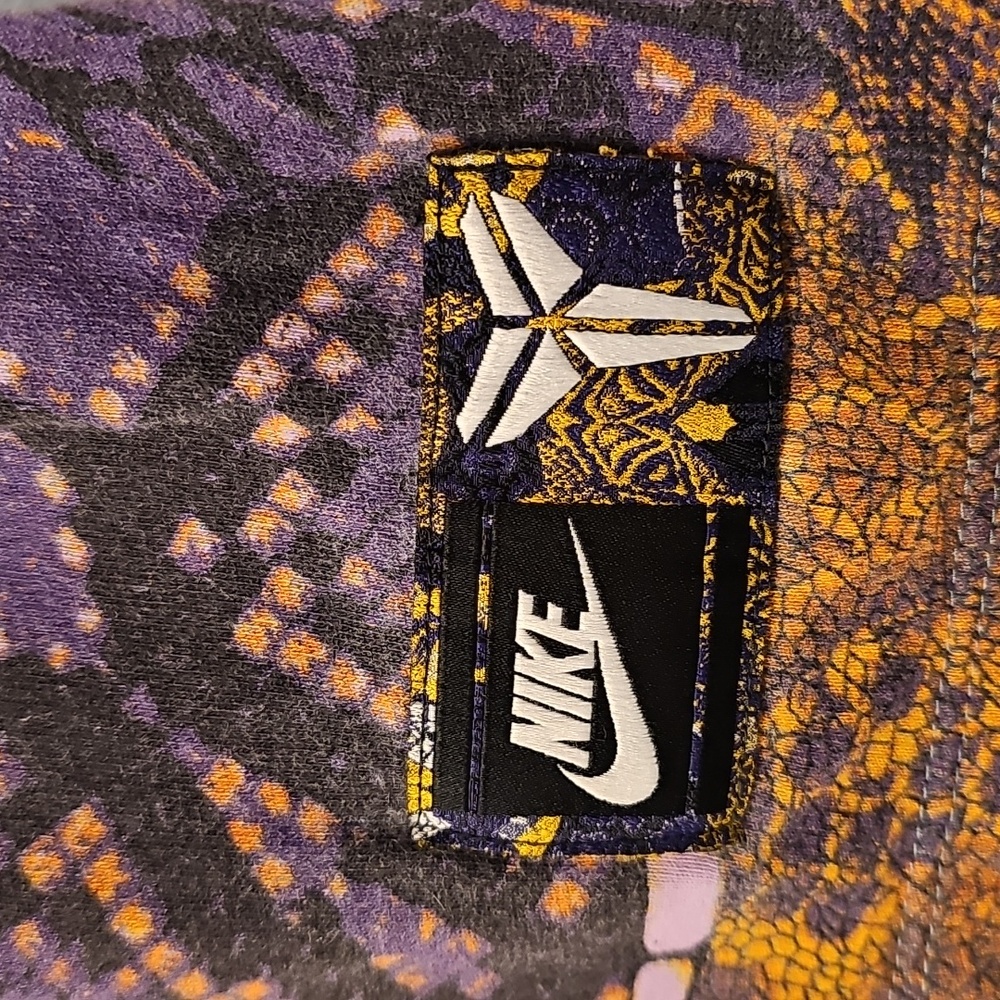 Kobe Bryants Limited Nike Mens Graphic Shirt - Picture 3 of 5